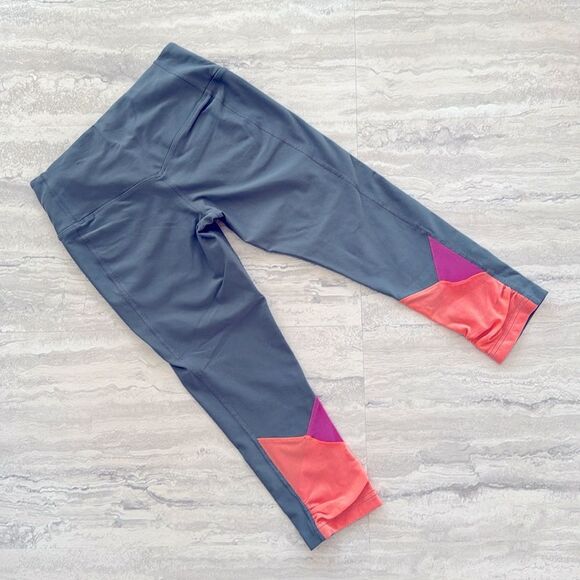 NIKE Cropped  Leggings - Picture 1 of 4